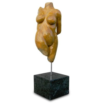 skulptur torso frau 1 italien strand stein